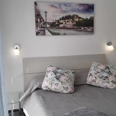 Minihouselarissa Diverona Верона