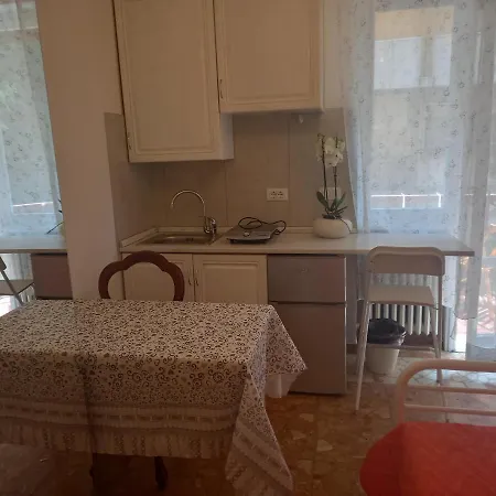 Minihouselarissa Diverona Casa de hóspedes 3*