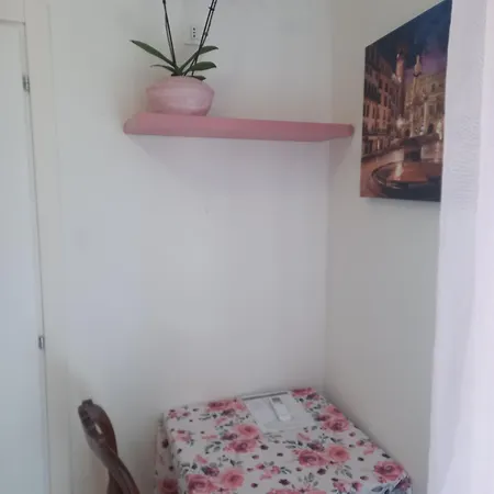 Minihouselarissa Diverona Casa de hóspedes