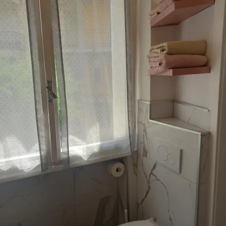 Minihouselarissa Diverona 3*