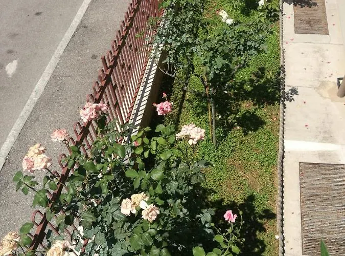 Pensionat Minihouselarissa Diverona 3*