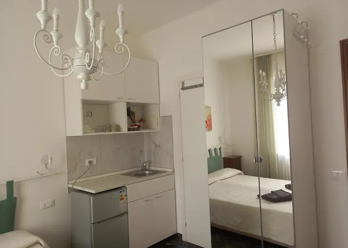 Minihouselarissa Diverona Pensionat 3*