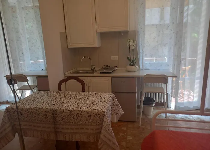 Minihouselarissa Diverona Pensionat 3*