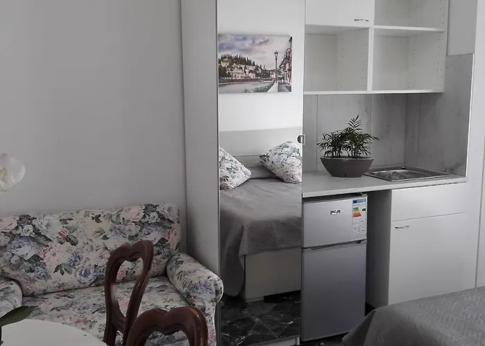 Minihouselarissa Diverona Gasthuis 3*