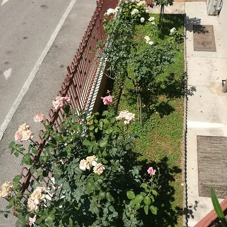 Konukevi Minihouselarissa Diverona 3*