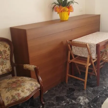 Pensión Minihouselarissa Diverona