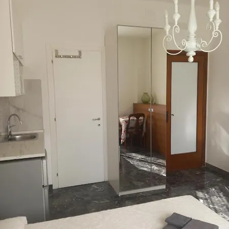 Pensión Minihouselarissa Diverona