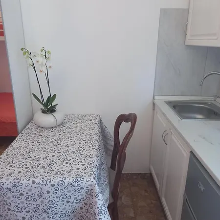 Pensión Minihouselarissa Diverona