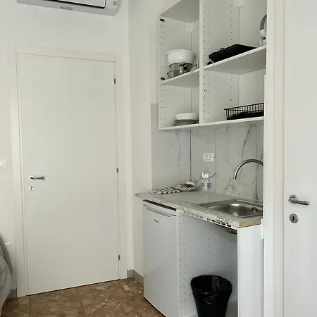 Pensión Minihouselarissa Diverona Verona