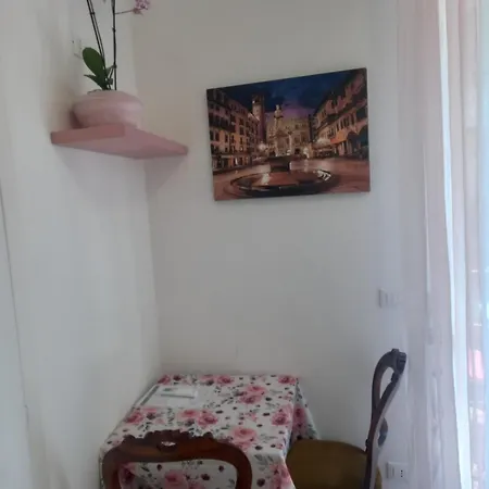 Minihouselarissa Diverona Pensión Verona