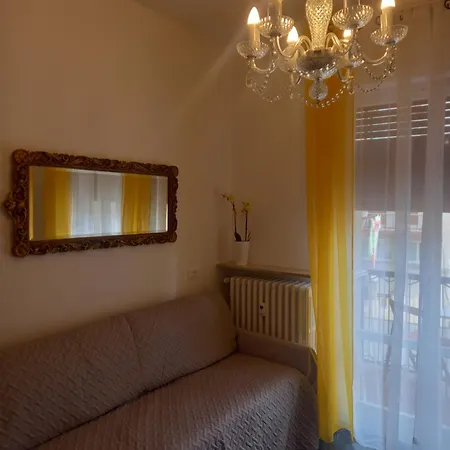Minihouselarissa Diverona Pensión