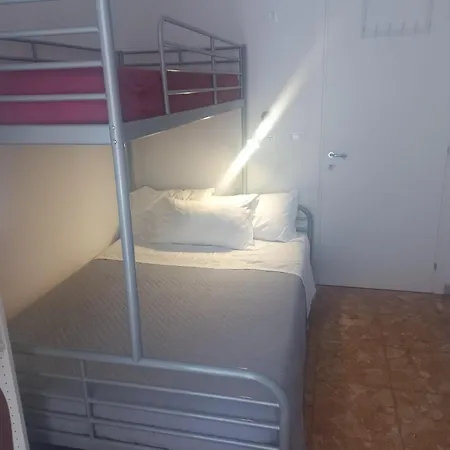 Minihouselarissa Diverona Pensión Verona