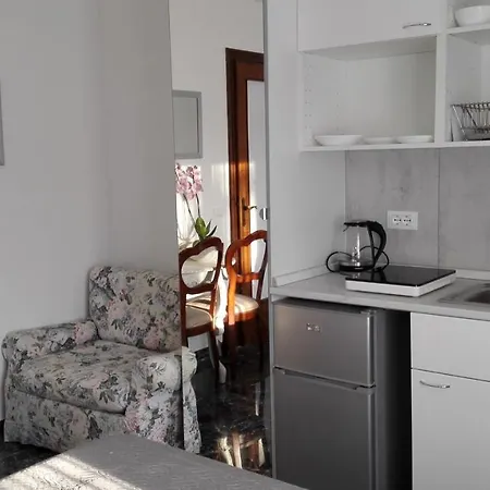 Pensión Minihouselarissa Diverona Verona