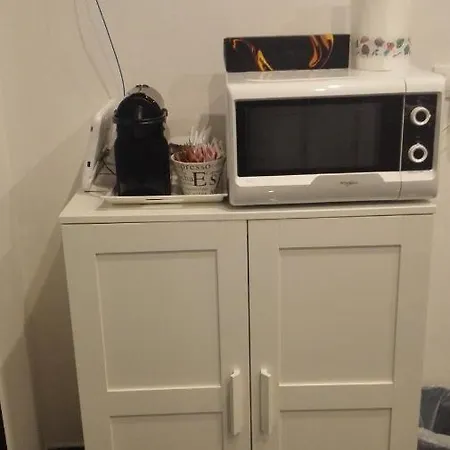 Minihouselarissa Diverona Pensión Verona