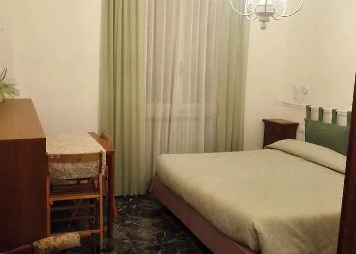 Minihouselarissa Diverona بيت ضيافة