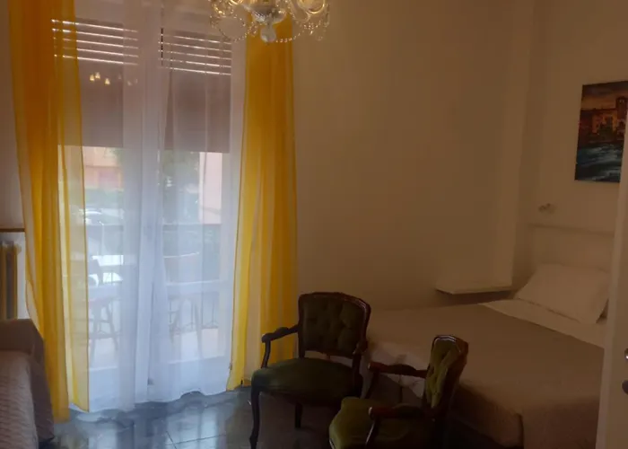 Minihouselarissa Diverona بيت ضيافة 3*